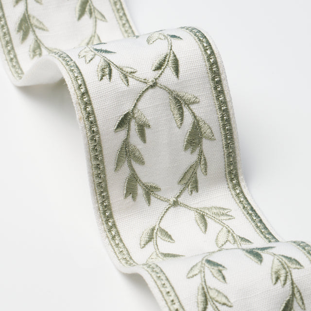 Schumacher 84572 MAISON VINE in CELADON Trim - PALOMA CONTRE
