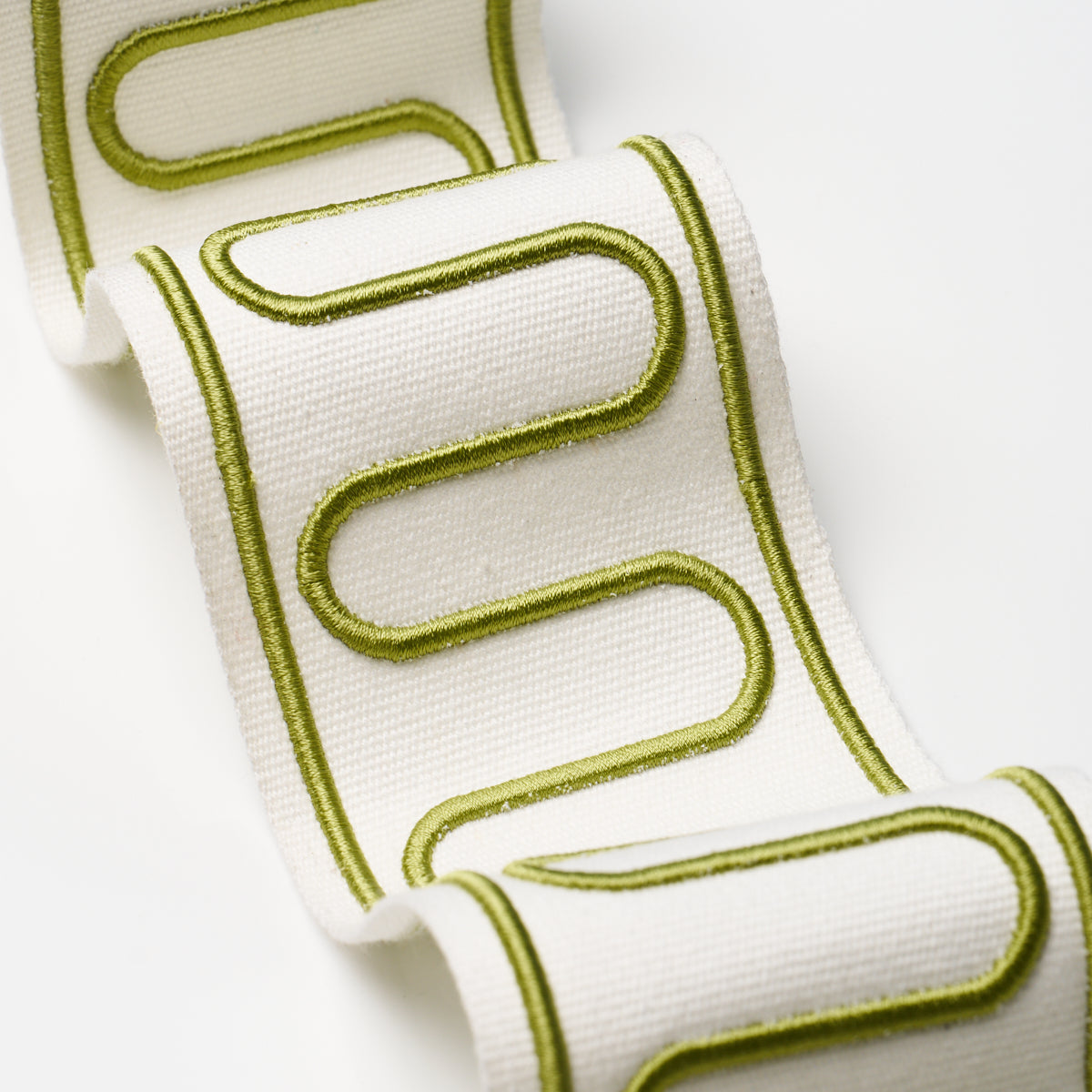 Schumacher 84622 ROYERE SCROLL in GREEN Trim - PALOMA CONTRE
