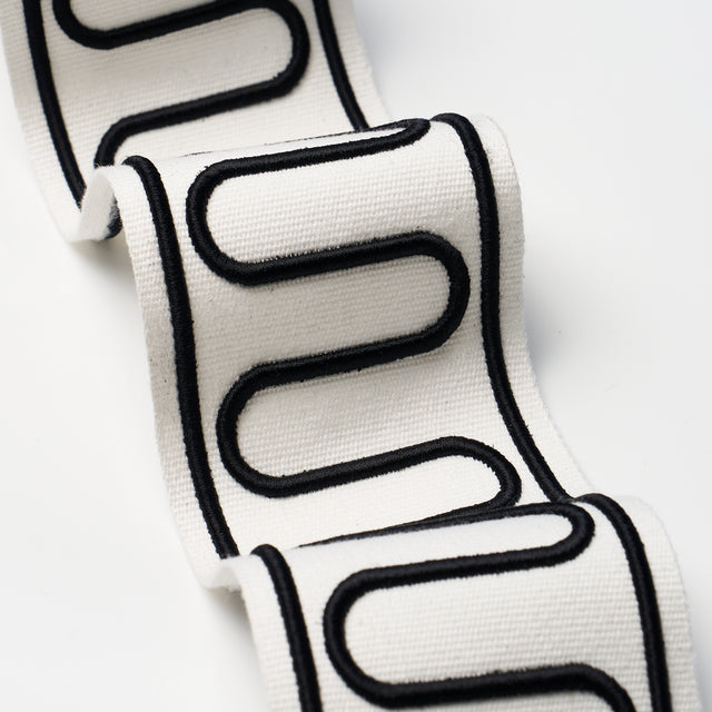 Schumacher 84624 ROYERE SCROLL in BLACK Trim - PALOMA CONTRE