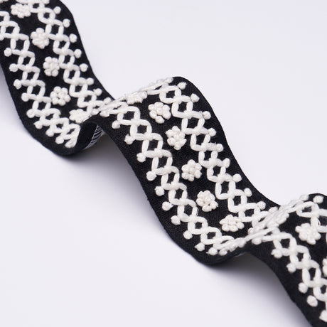 Schumacher 85301 SUNNYVALE TAPE in ONYX Trim - PERENNIAL FAV