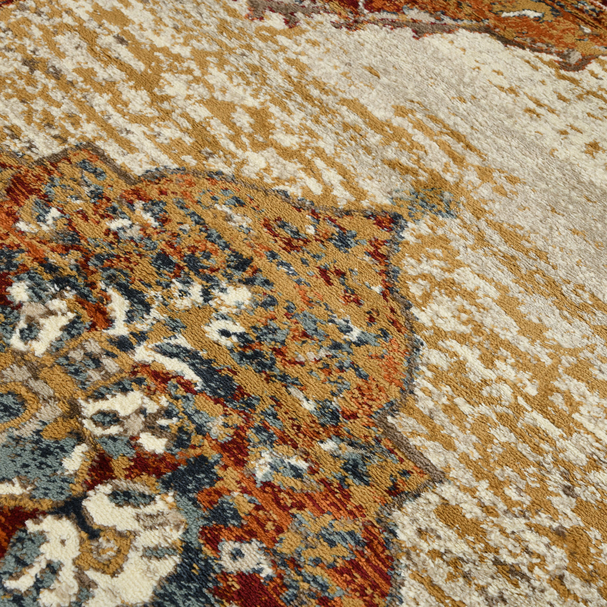 Amer Rugs ALU-4 Allure Classic Medallion /Red Area Rug