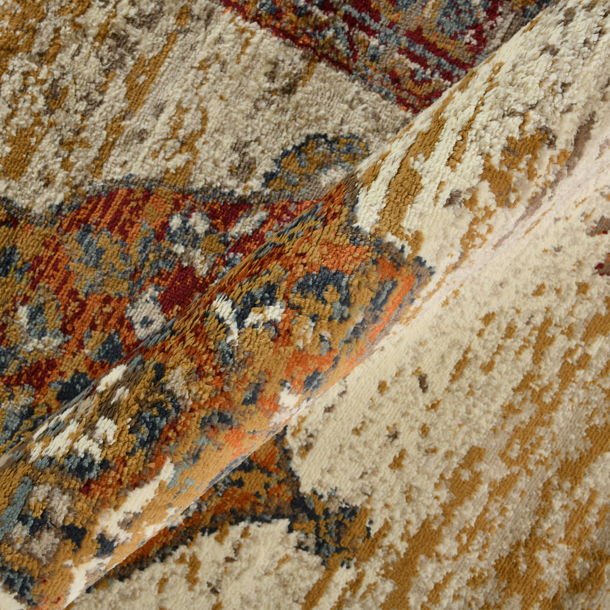 Amer Rugs ALU-4 Allure Classic Medallion /Red Area Rug