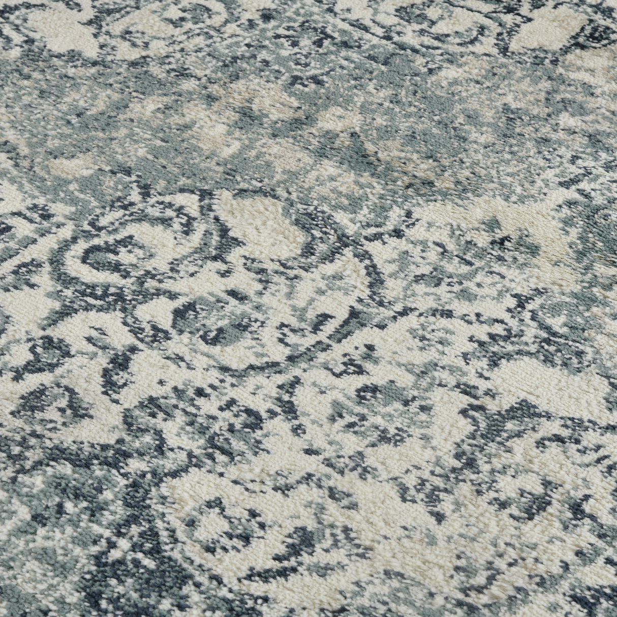 Amer Rugs ALU-6 Allure Classic Medallion /Blue Area Rug