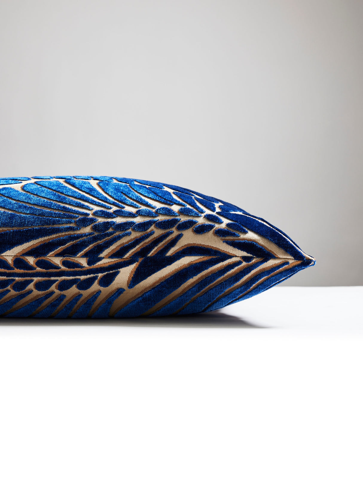 Scalamandre CN 0002SDDK1523 PLUMES SILK VELVET PILLOW - Pill