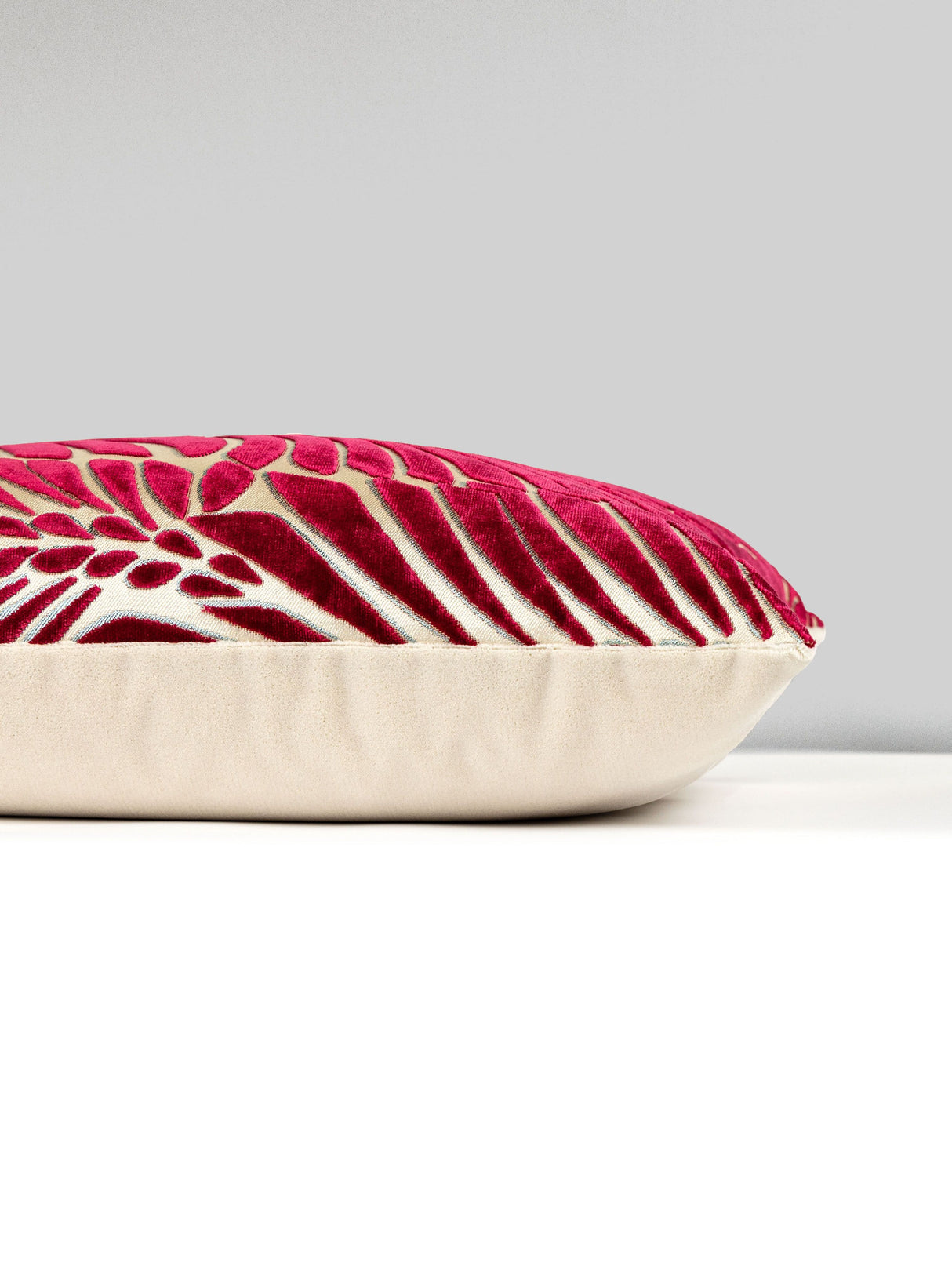 Scalamandre CN 0003TDDK1523 PLUMES / VELVET PILLOW - Pillow 