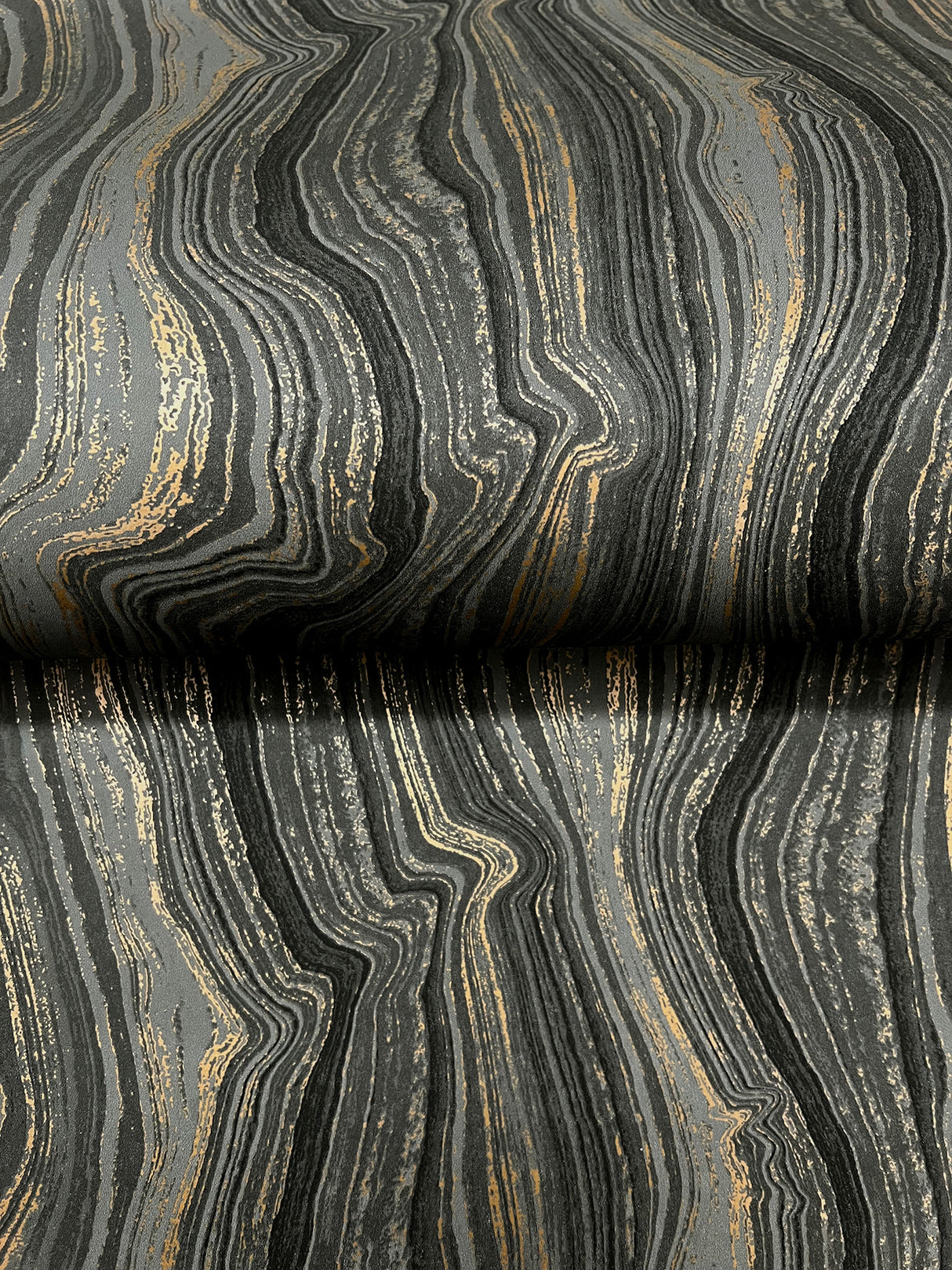 Eade’s Mineral Shimmer Black & Gold