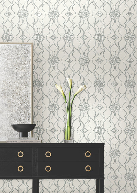 Eade’s Pirouette White & Silver