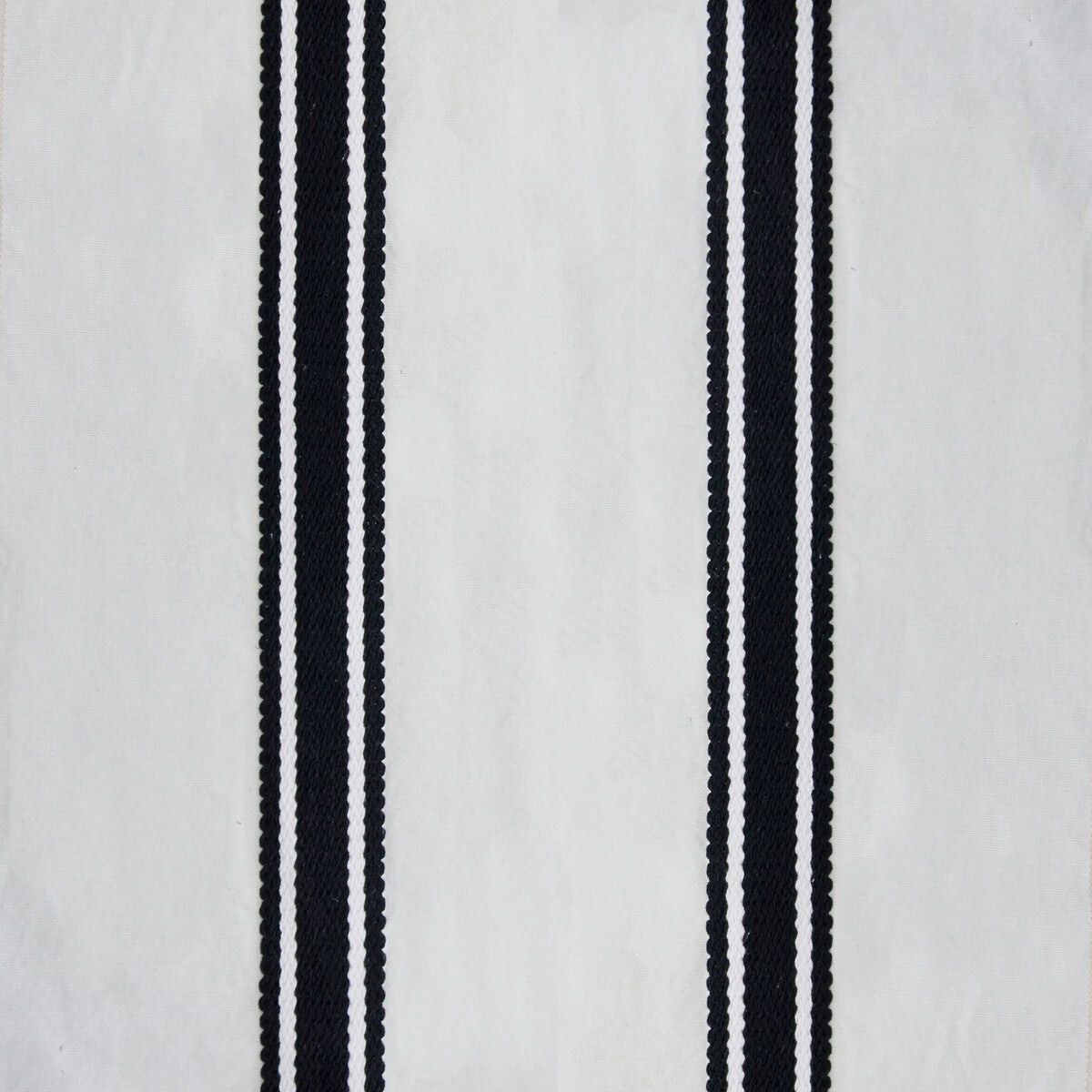 GASTON Y DANIELA GDT5599.001.0 CARACAS NEGRA Fabric - Eade's Wallpaper