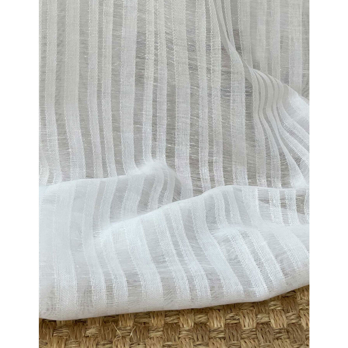 GASTON Y DANIELA GDT5713.001.0 NARCISO BLANCO Fabric - Eade's Wallpaper