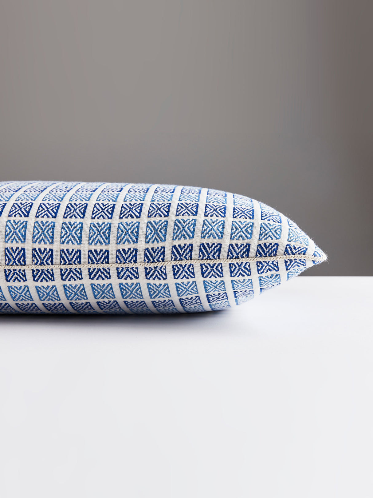 Scalamandre GW 0004LFAIRPILL FAIR ISLE PILLOW - Pillow Colle