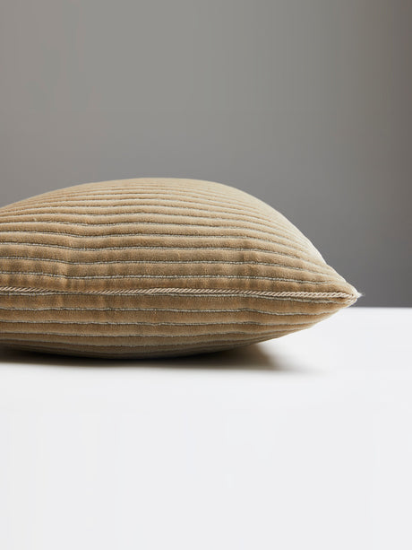 Scalamandre HN 0004LHLGTPILL HIGHLIGHT PILLOW - Pillow Colle