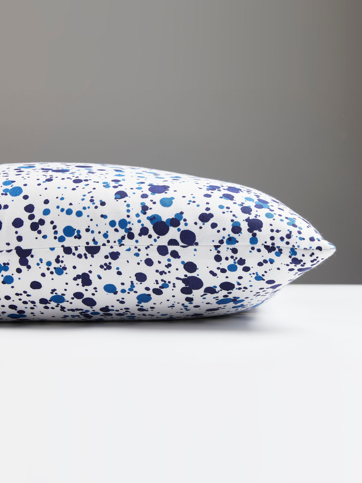 Scalamandre HN 000NSPATPILL SPATTER PILLOW - Pillow Collecti
