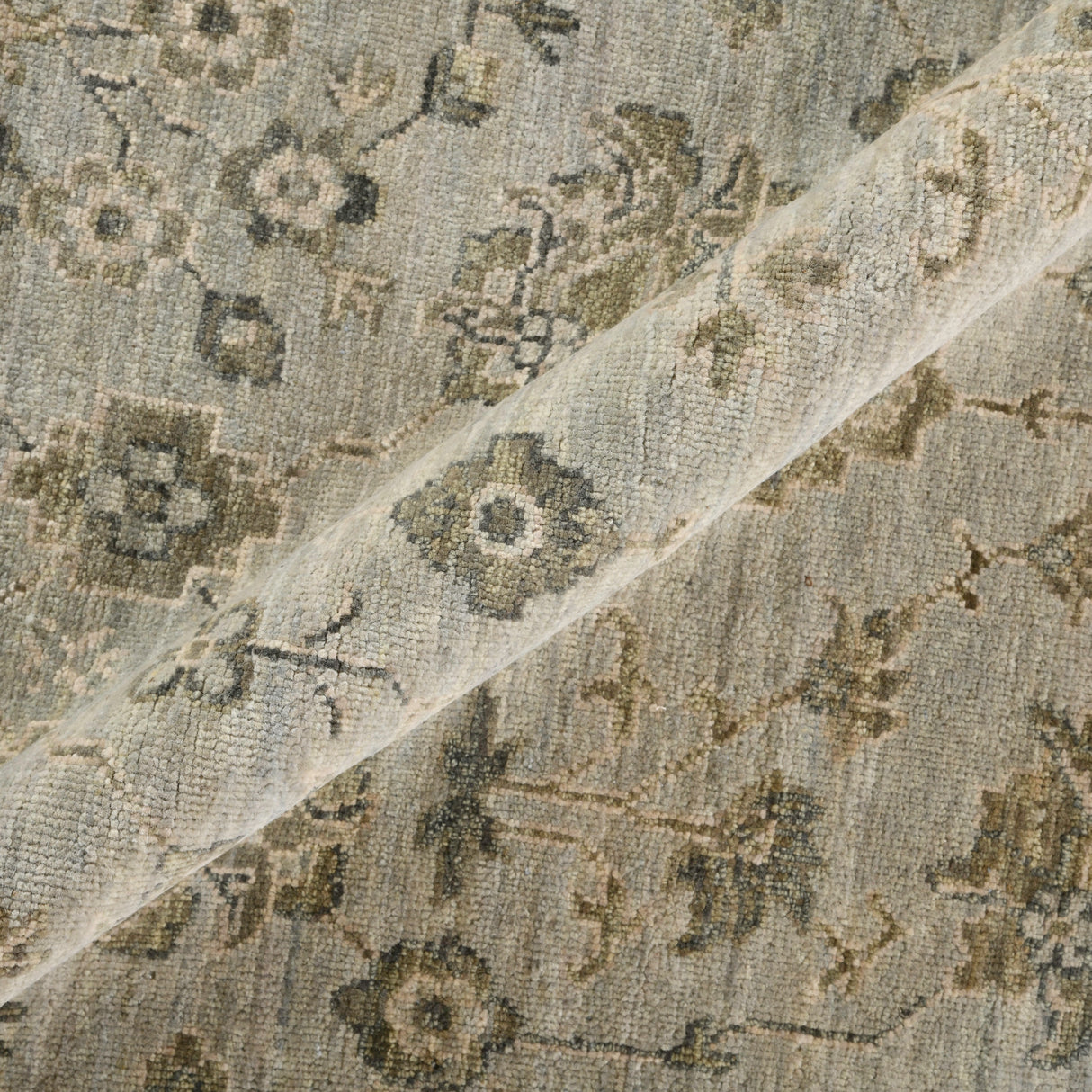 Amer Rugs NUI-6 Nuit Arabe Classic Bordered Area Rug