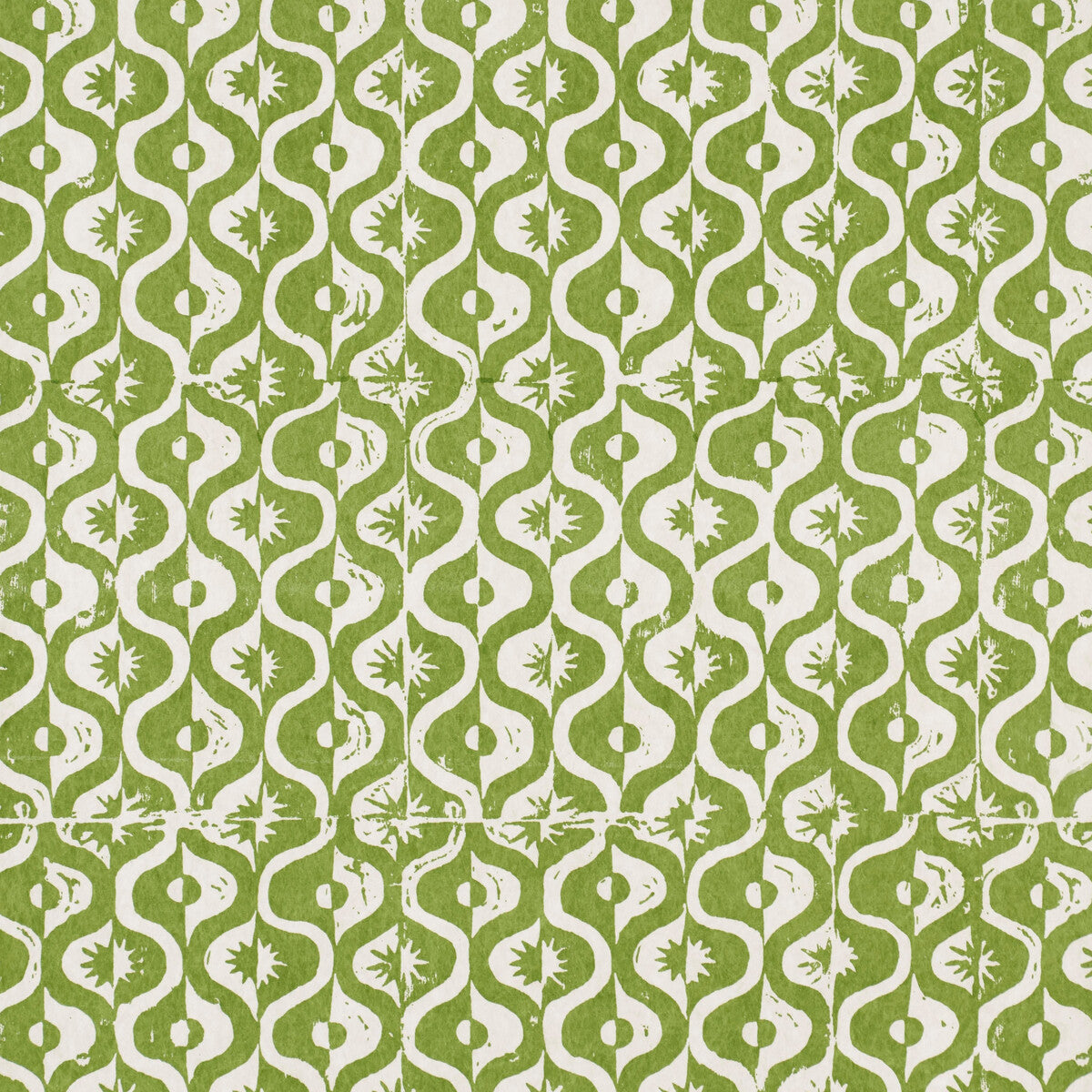 LEE JOFA PBFC-3523.3.0 SMALL MEDALLION WP FERN Wallpaper - Eade's Wallpaper