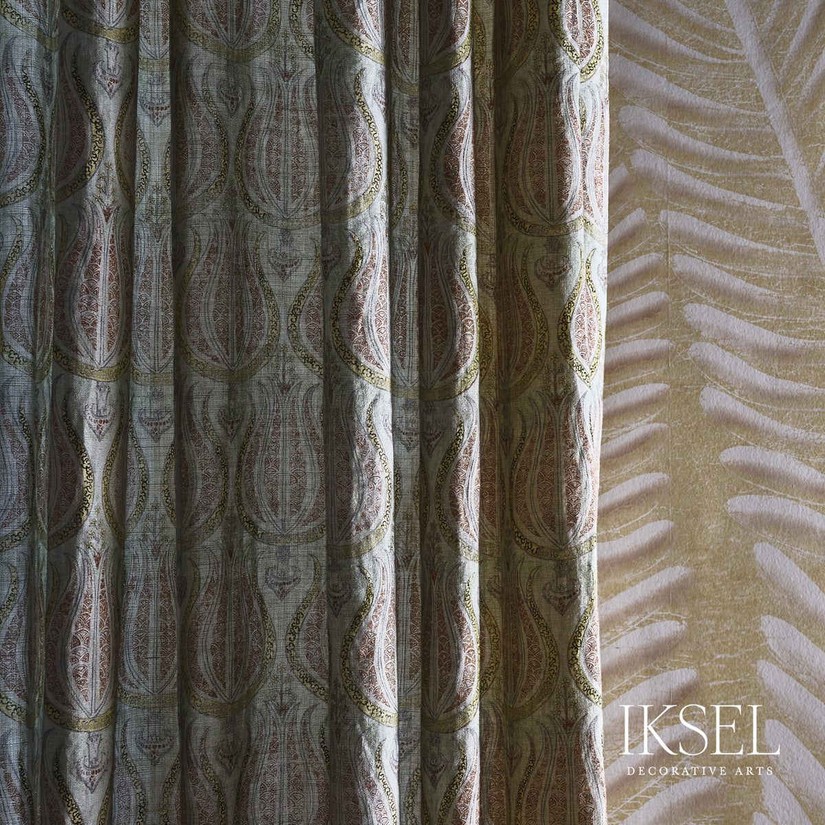 Schumacher RF211CS01 PLUMP TULIPS in ORIGINAL Fabric - IKSEL