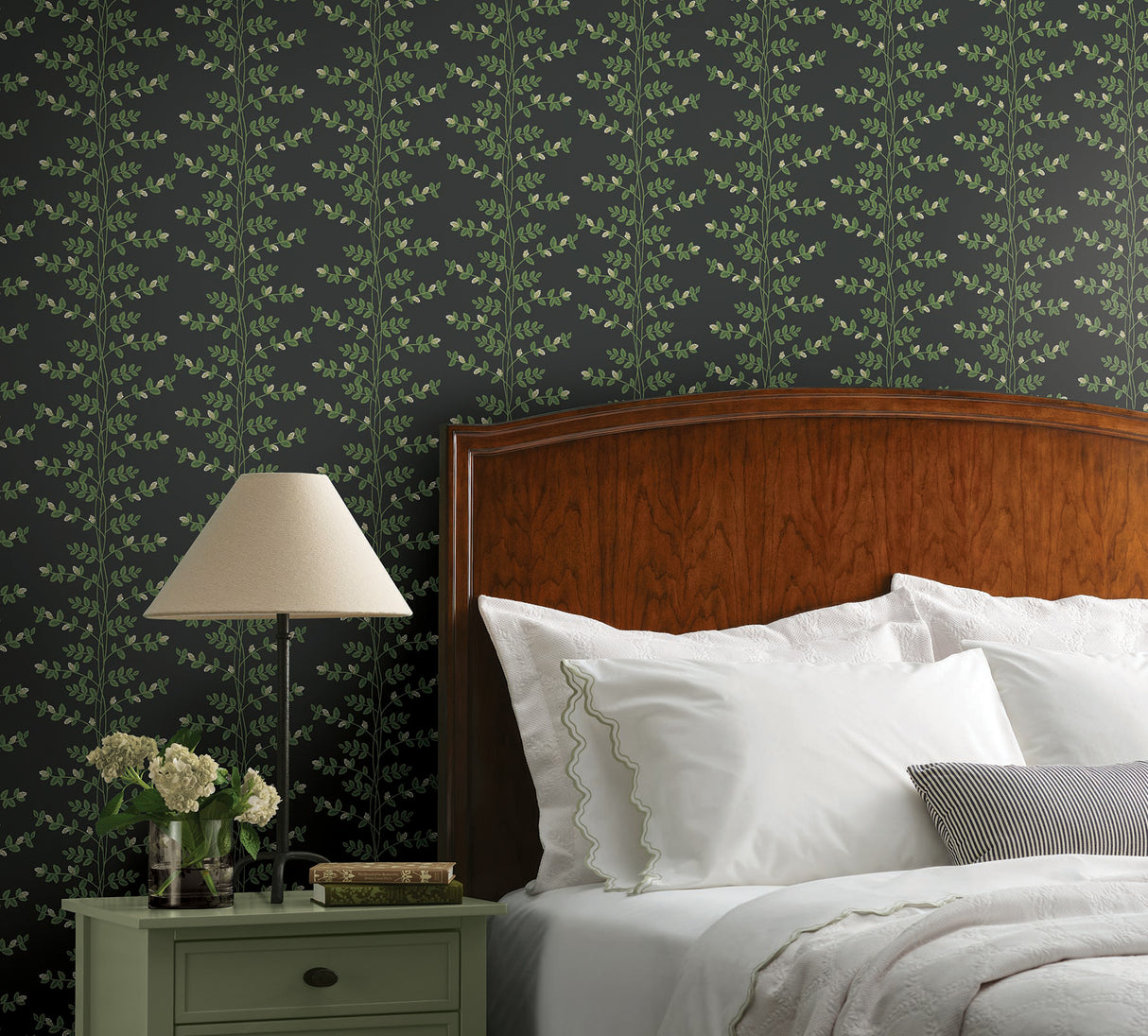Rifle Paper Co. RF7422 Climbing Vine Black Wallpaper