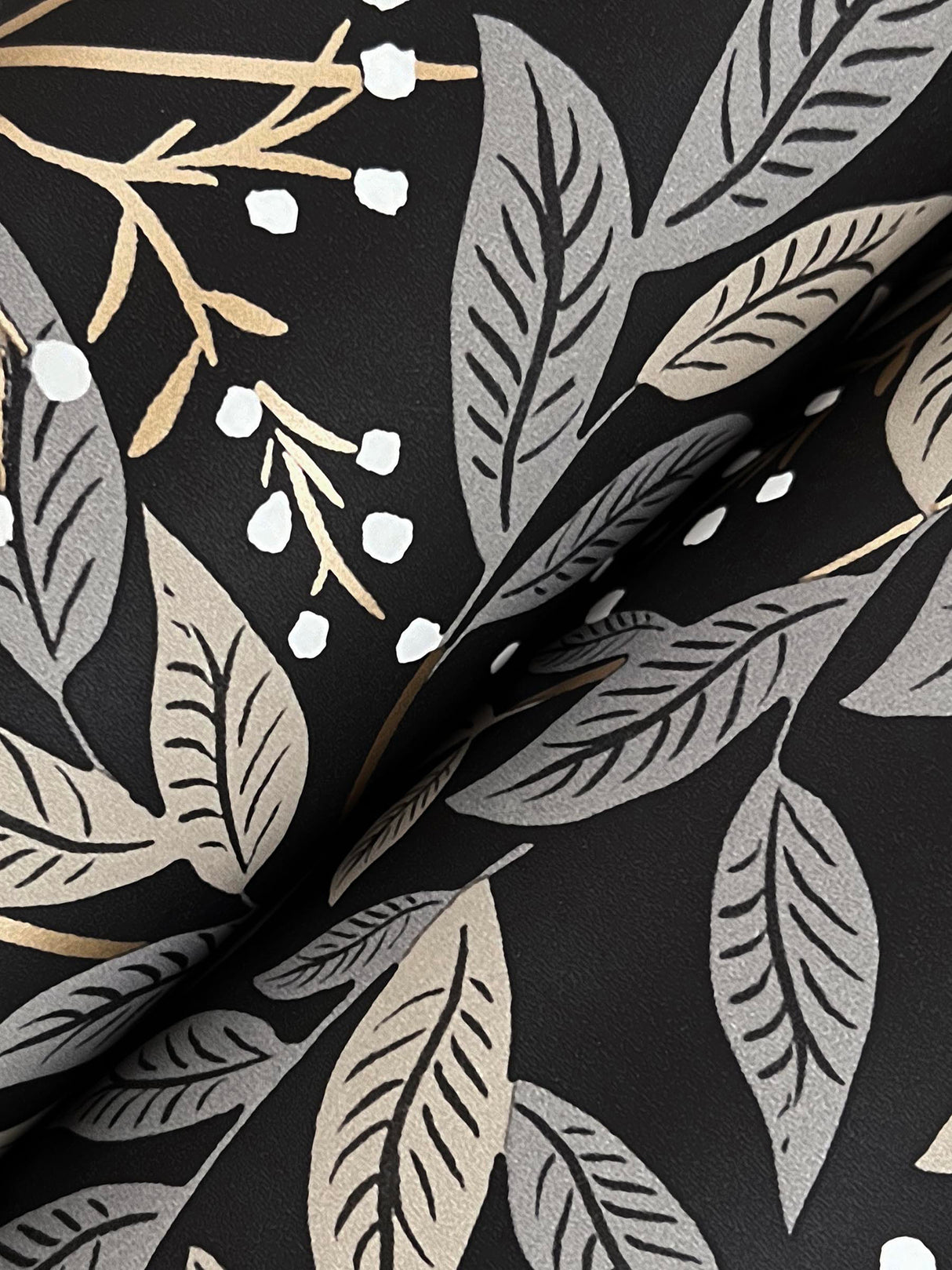 Rifle Paper Co. RF7462 Willowberry Black Wallpaper