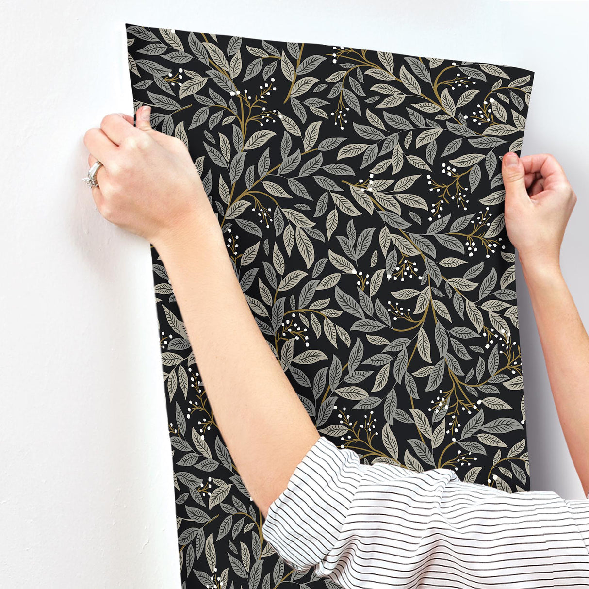 Rifle Paper Co. RF7462 Willowberry Black Wallpaper