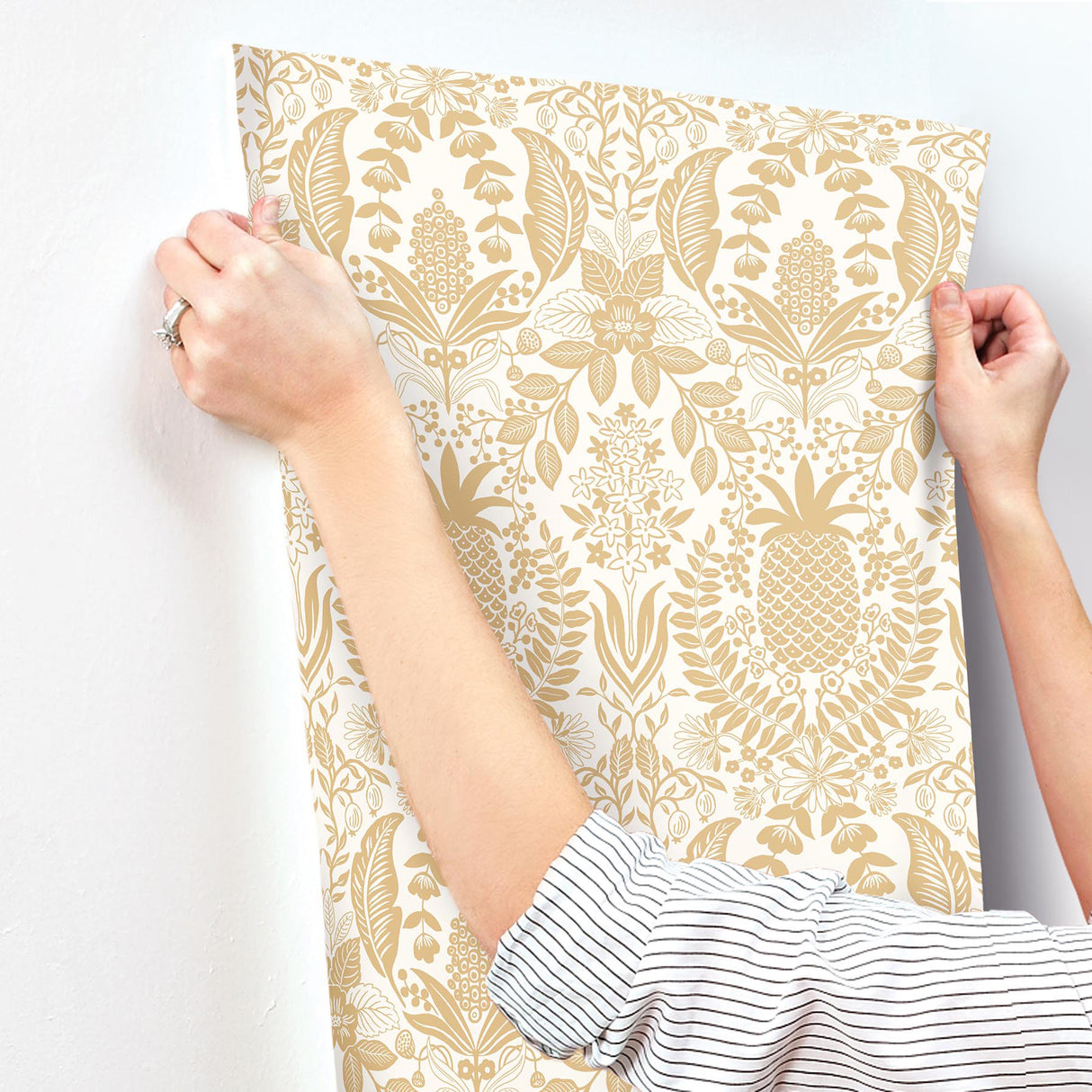 Rifle Paper Co. RF7482 Pineapple Damask Gold Wallpaper
