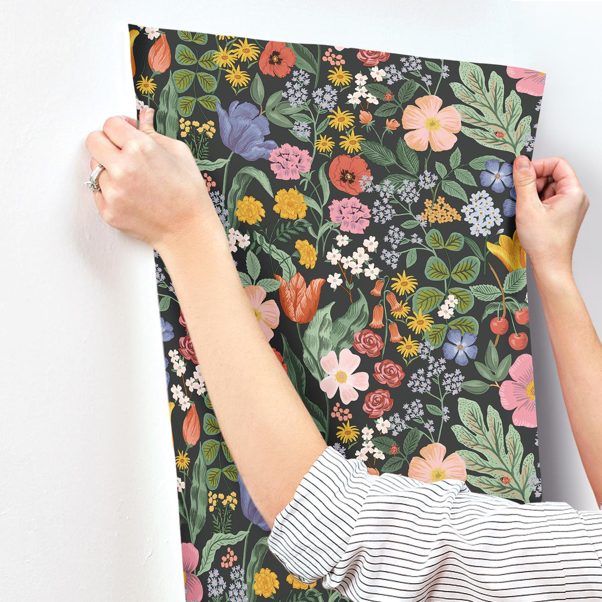 Rifle Paper Co. RF7491 Blossom Black Wallpaper