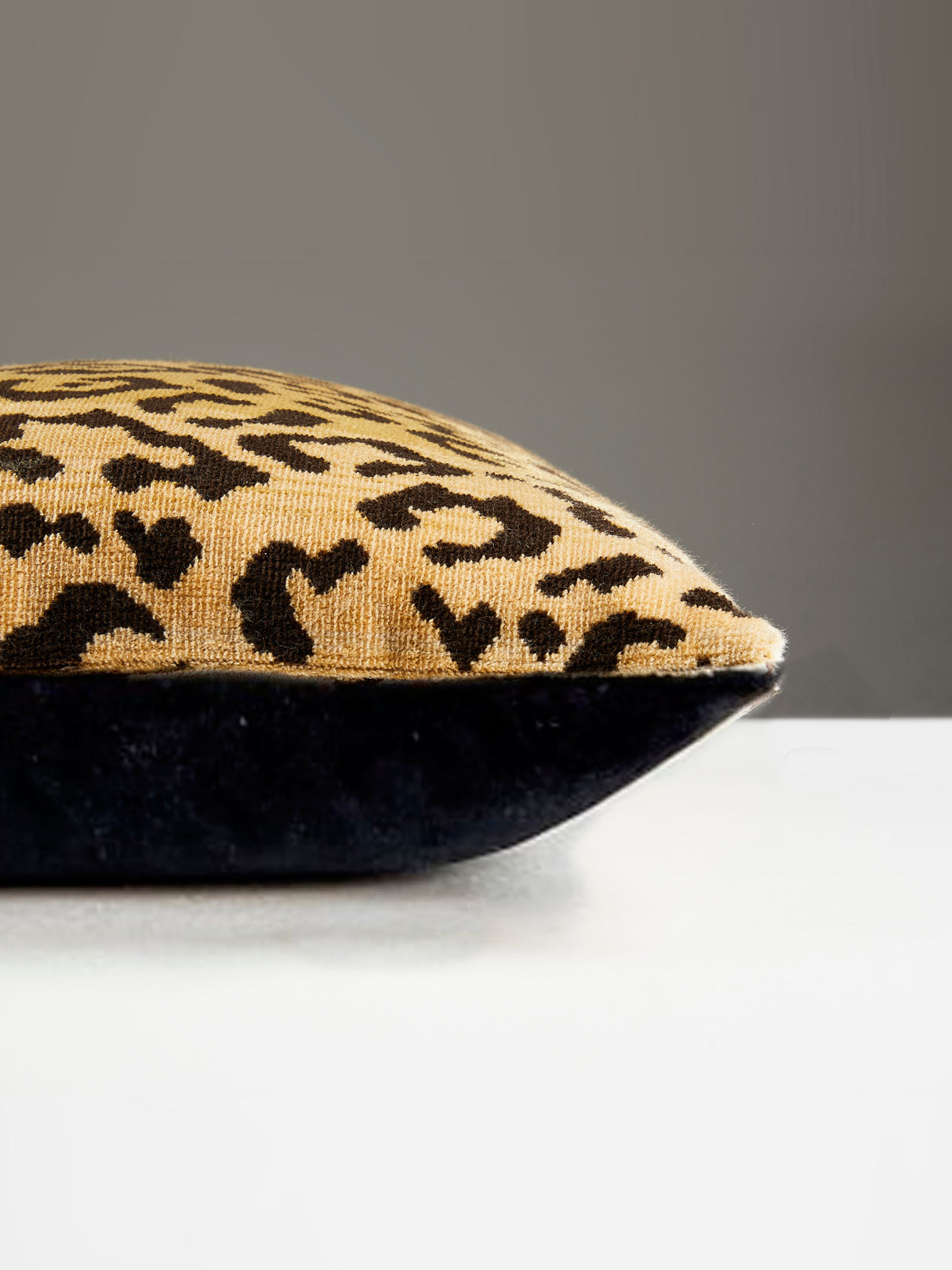 Scalamandre SC 0001ALEOPPILL LEOPARDO / VELVET PILLOW - Pill