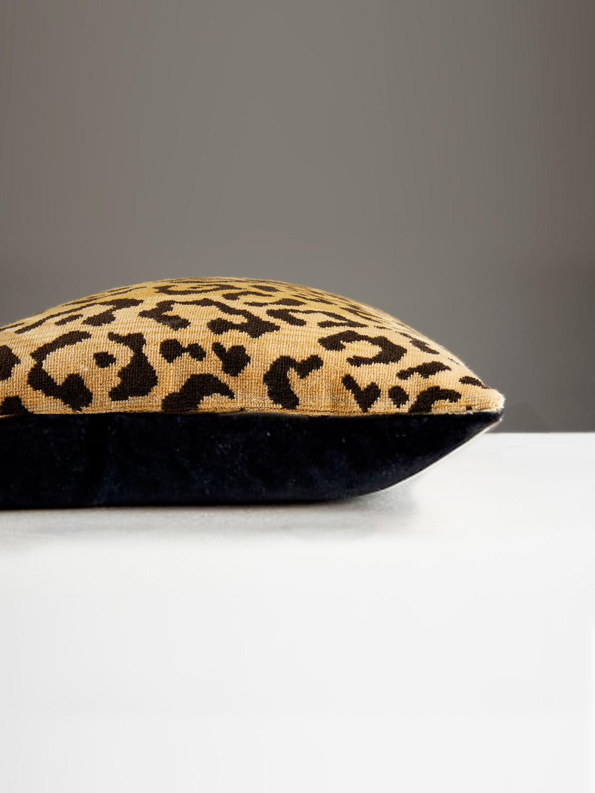 Scalamandre SC 0001ALLEOPPIL LEOPARDO / VELVET PILLOW - Pill