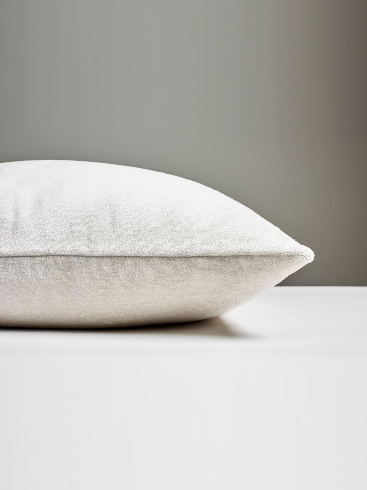 Scalamandre SC 0001BAYPILL BAY VELVET OUTDOOR PILLOW - Pillo