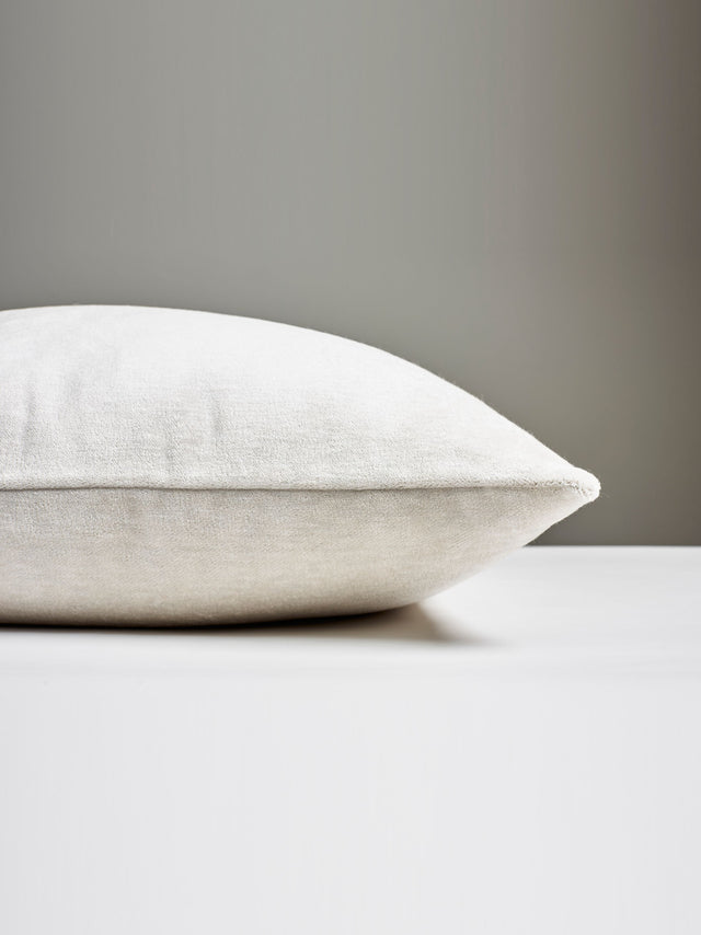 Scalamandre SC 0001BAYPILL BAY VELVET OUTDOOR PILLOW - Pillo