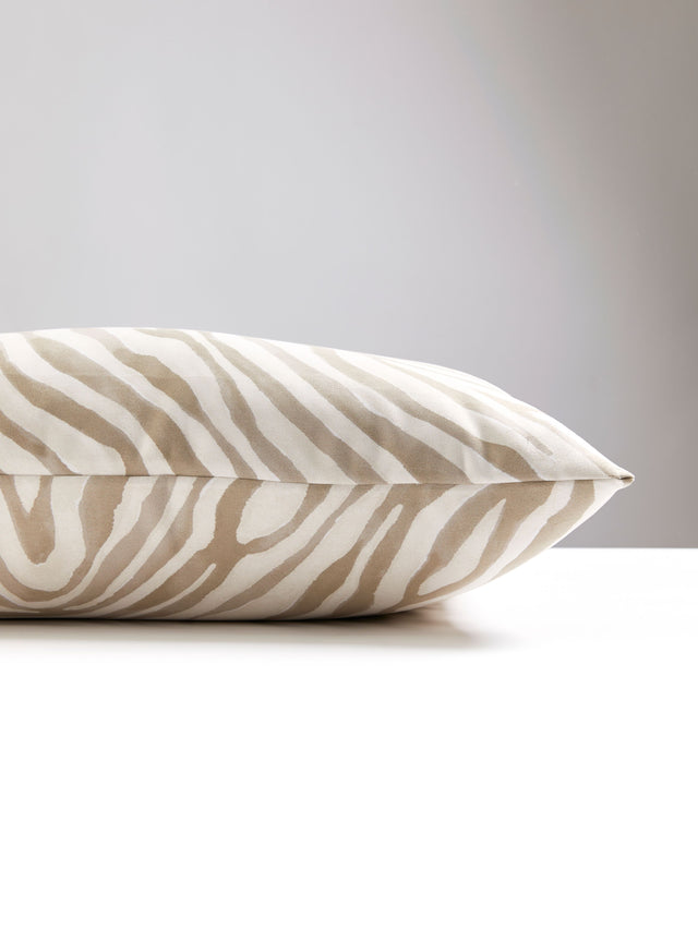 Scalamandre SC 0001KENYPILL KENYA FAUX SUEDE PILLOW - Pillow