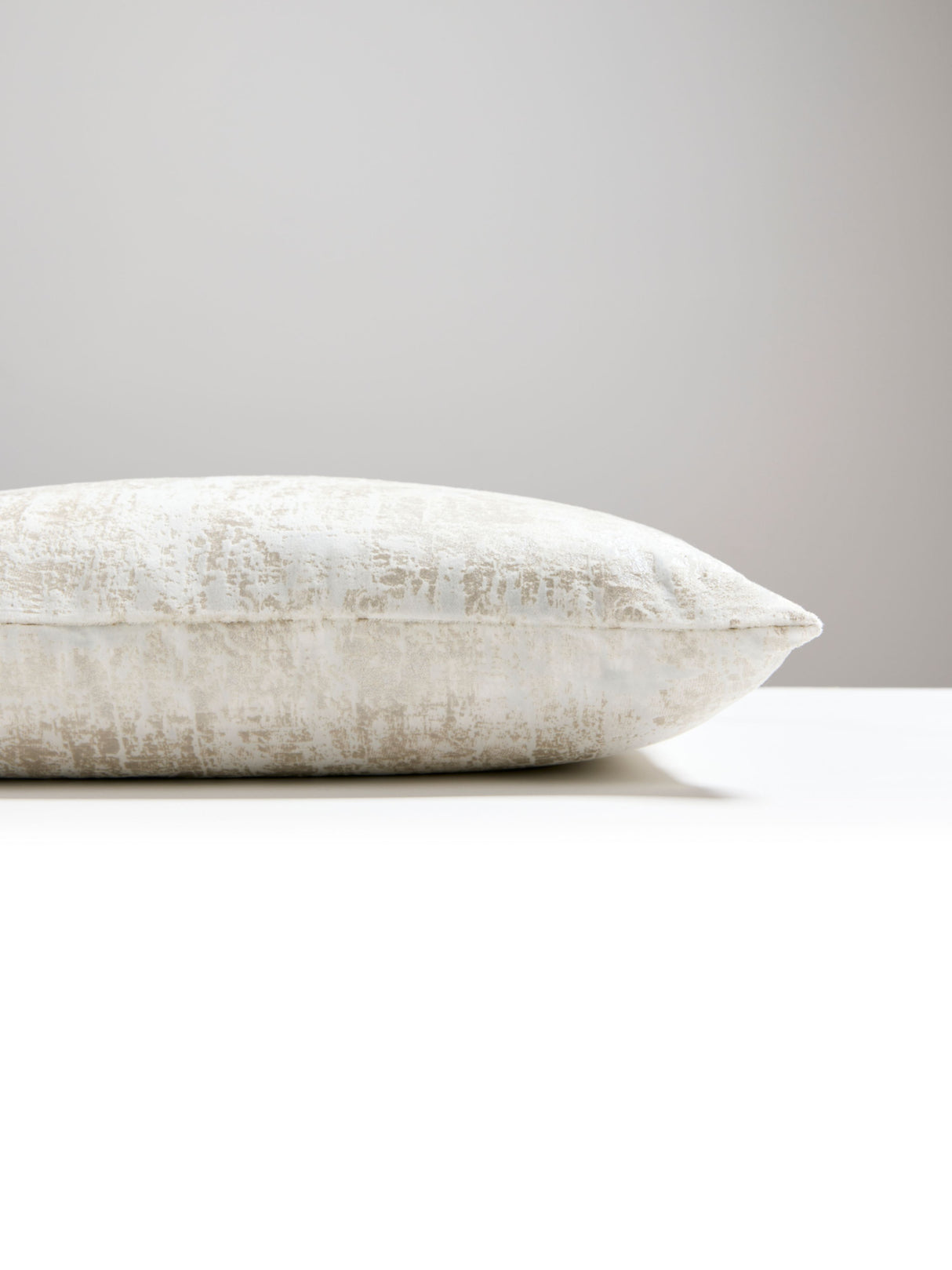 Scalamandre SC 0001LBDK16617 TESORO VELVET LUMBAR PILLOW - P