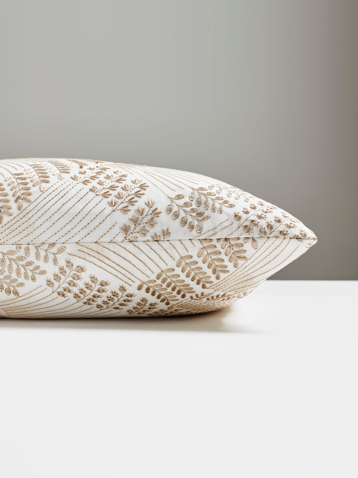 Scalamandre SC 0001LOVEPILL LOVEGRASS EMBROIDERY PILLOW - Pi