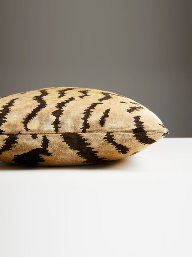 Scalamandre SC 0001LTIGRPILL TIGRE - SILK LUMBAR PILLOW - Pi