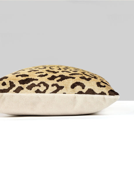 Scalamandre SC 0001MBDK26168 LEOPARDO / VELVET PILLOW - Pill