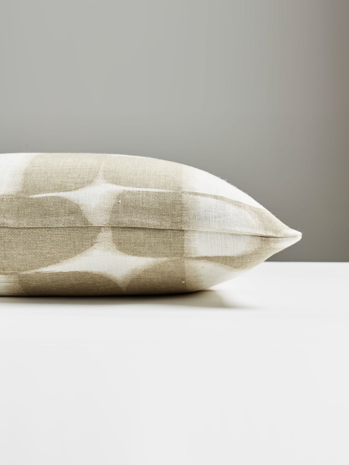 Scalamandre SC 0001RIFTPILL RIFT LINEN PRINT PILLOW - Pillow