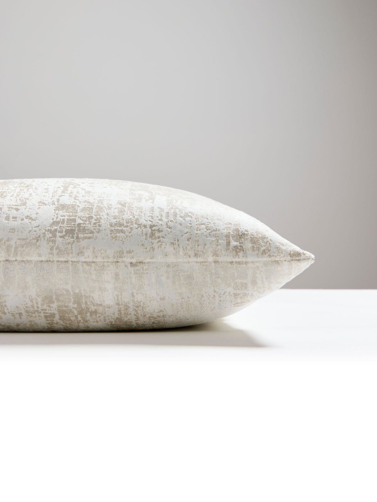 Scalamandre SC 0001SDDK16617 TESORO VELVET PILLOW - Pillow C