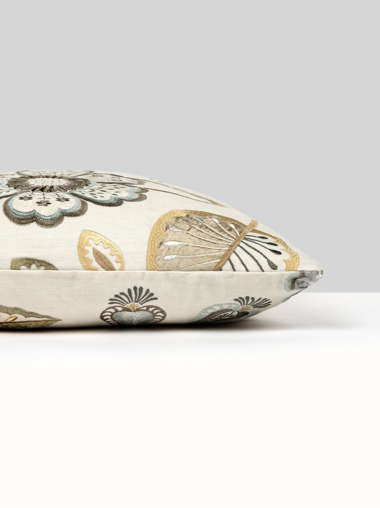 Scalamandre SC 0001SDDK27071 WILLOWOOD EMBROIDERY PILLOW - P