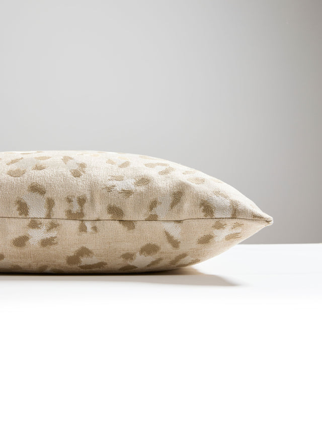 Scalamandre SC 0001SDDK27075 BRODERIE LEOPARD PILLOW - Pillo