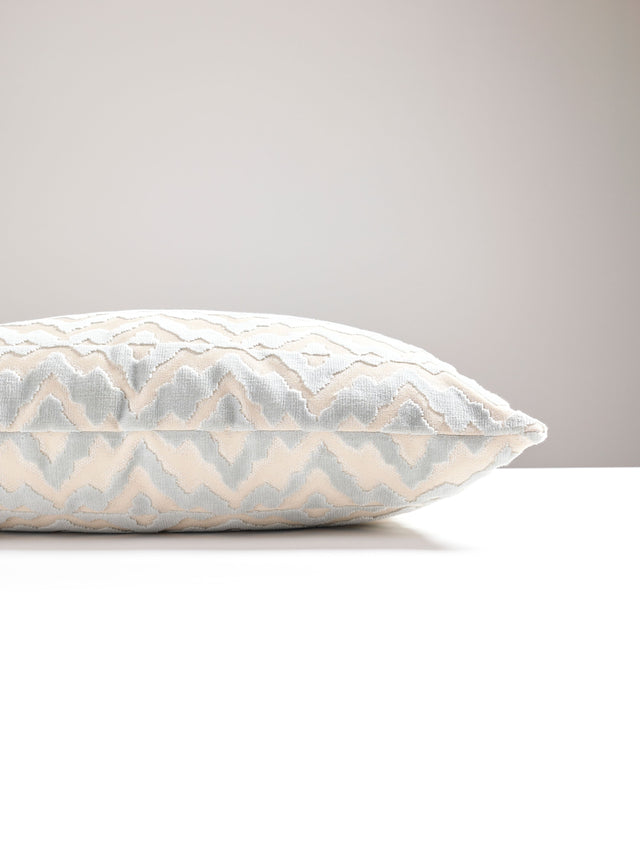 Scalamandre SC 0001SDDK27085 ECHO VELVET PILLOW - Pillow Col