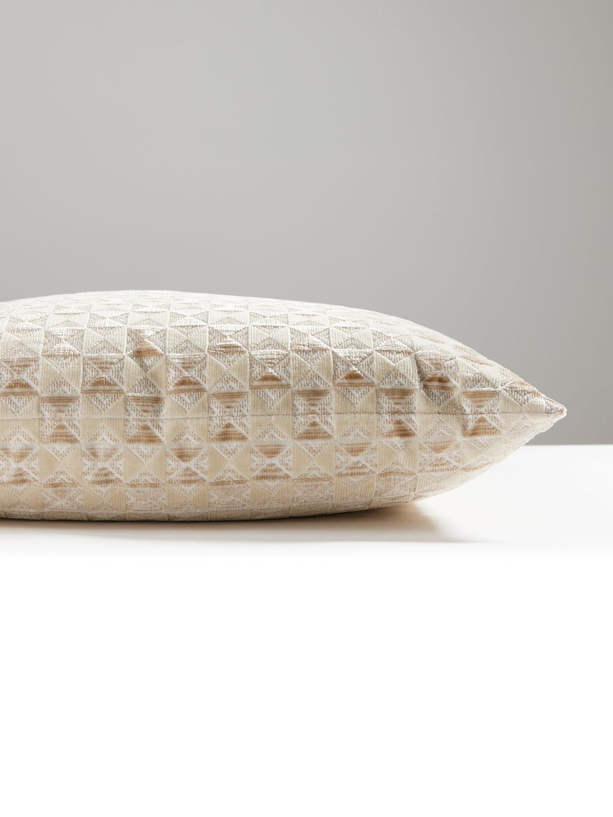 Scalamandre SC 0001SDDK27324 PARLOR VELVET PILLOW - Pillow C