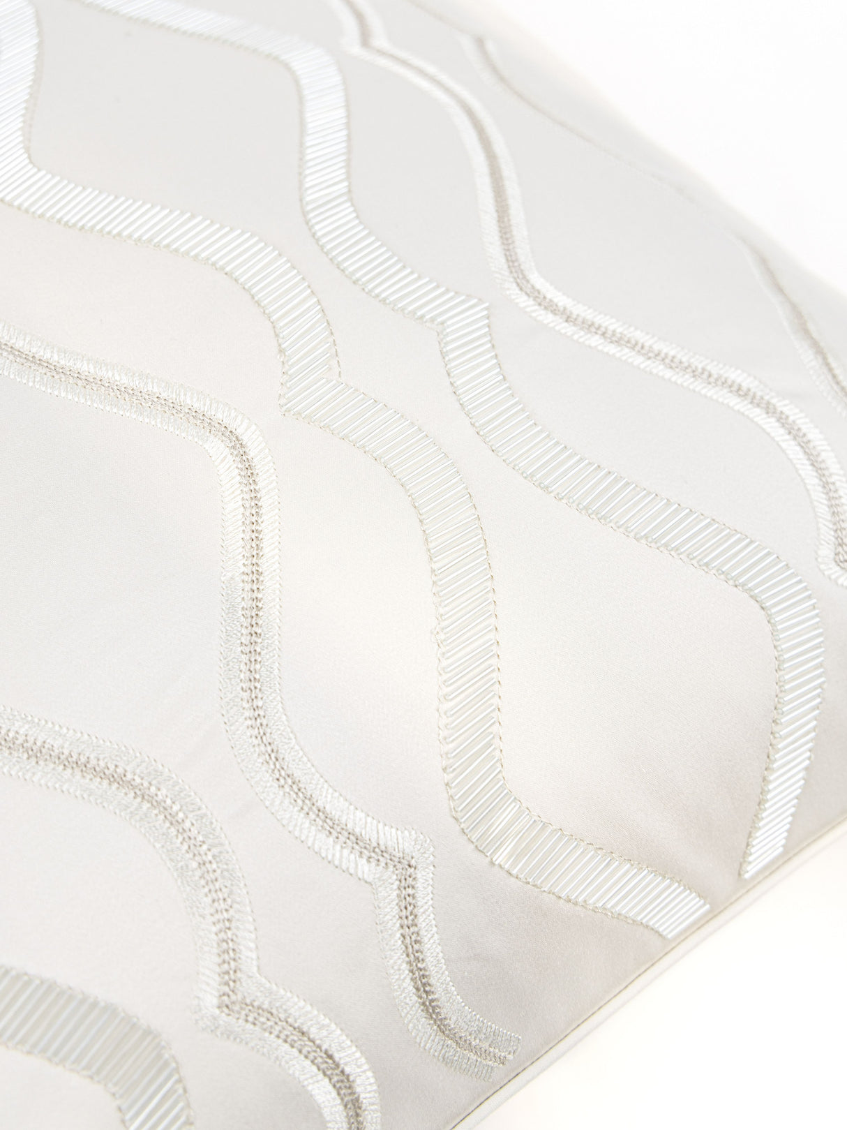 Scalamandre SC 0001SDDS88447 VALENTINA BEADED PILLOW - Pillo