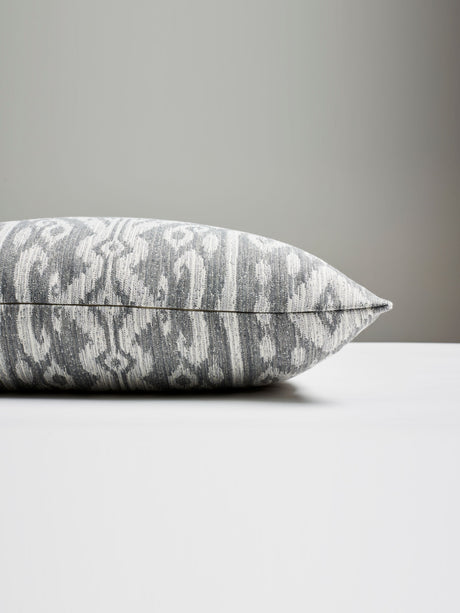Scalamandre SC 0002BORNPILL BORNEO IKAT OUTDOOR PILLOW - Pil