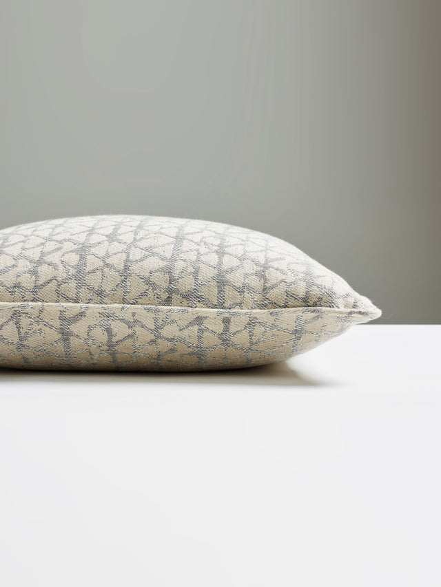Scalamandre SC 0002KANOPILL KANOKO PILLOW - Pillow Collectio