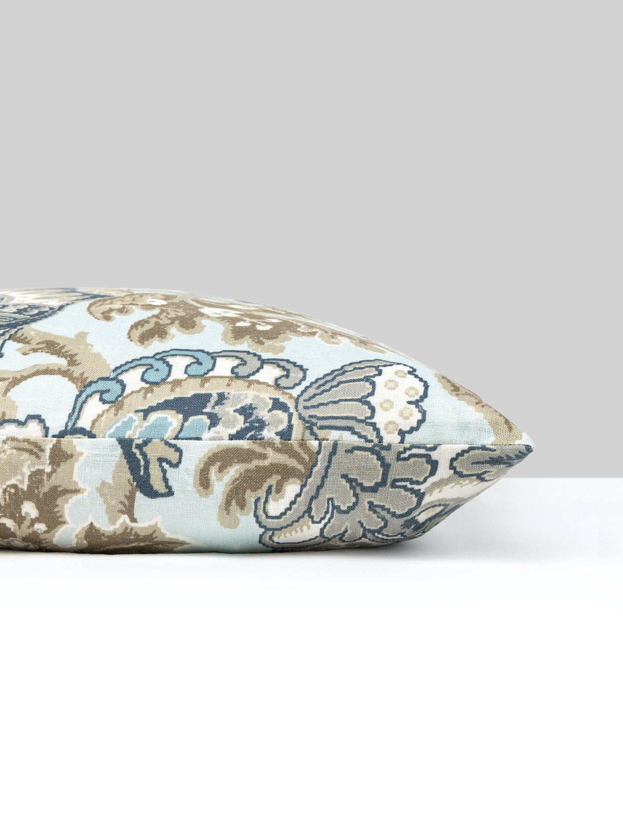 Scalamandre SC 0002SDDK16593 CANTERBURY LINEN PILLOW - Pillo