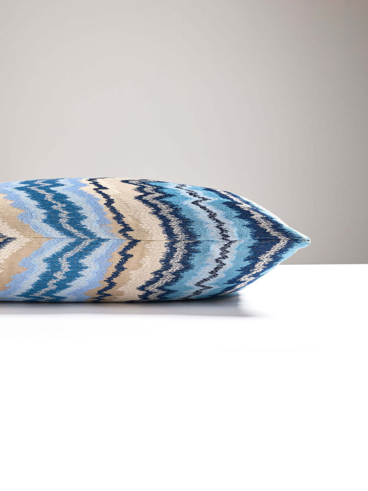 Scalamandre SC 0002SDDK27096 BERGAMO EMBROIDERY PILLOW - Pil