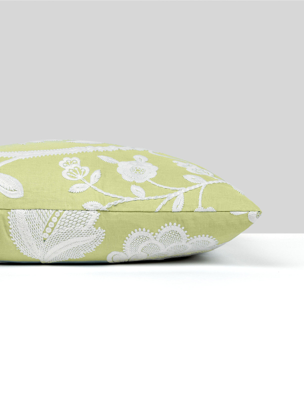 Scalamandre SC 0002SDDK27151 KENSINGTON EMBROIDERY PILLOW - 