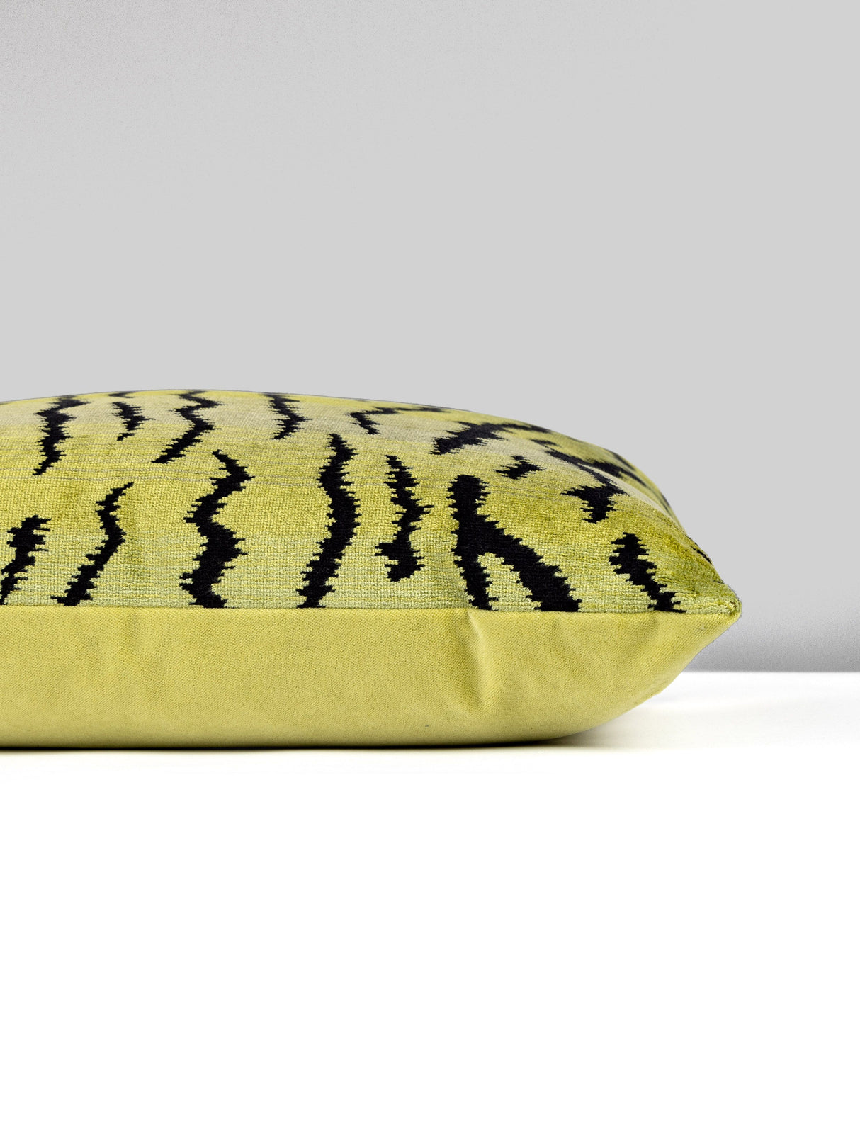 Scalamandre SC 0002TDDK26167 TIGRE/VELVET PILLOW - Pillow Co