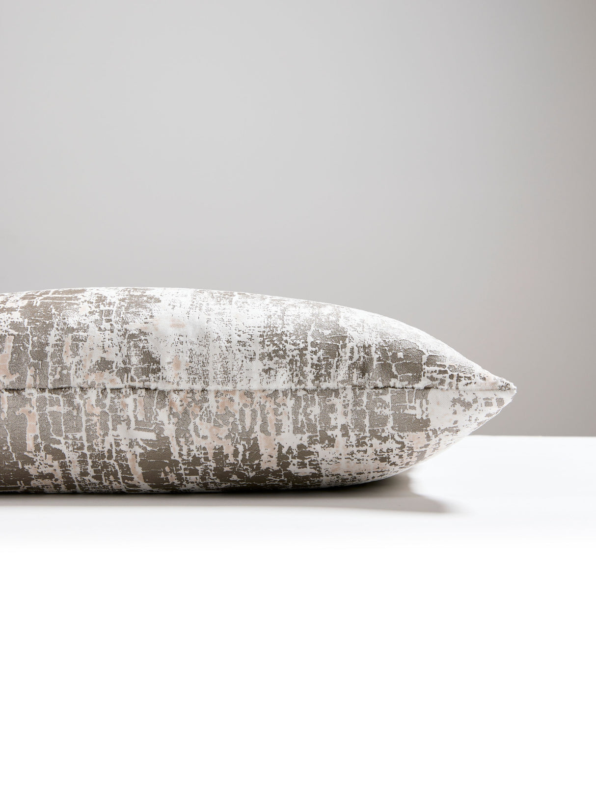 Scalamandre SC 0003LBDK16617 TESORO VELVET LUMBAR PILLOW - P