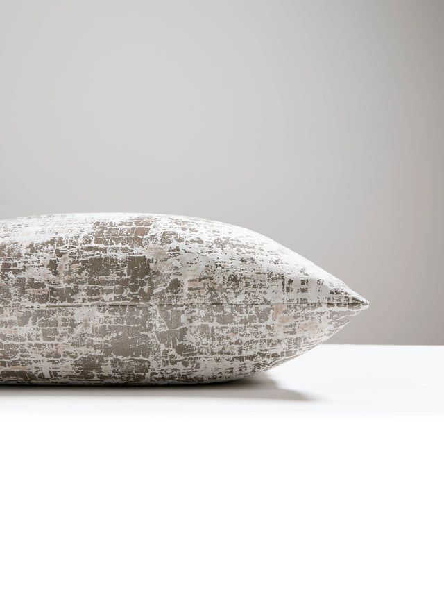 Scalamandre SC 0003SDDK16617 TESORO VELVET PILLOW - Pillow C