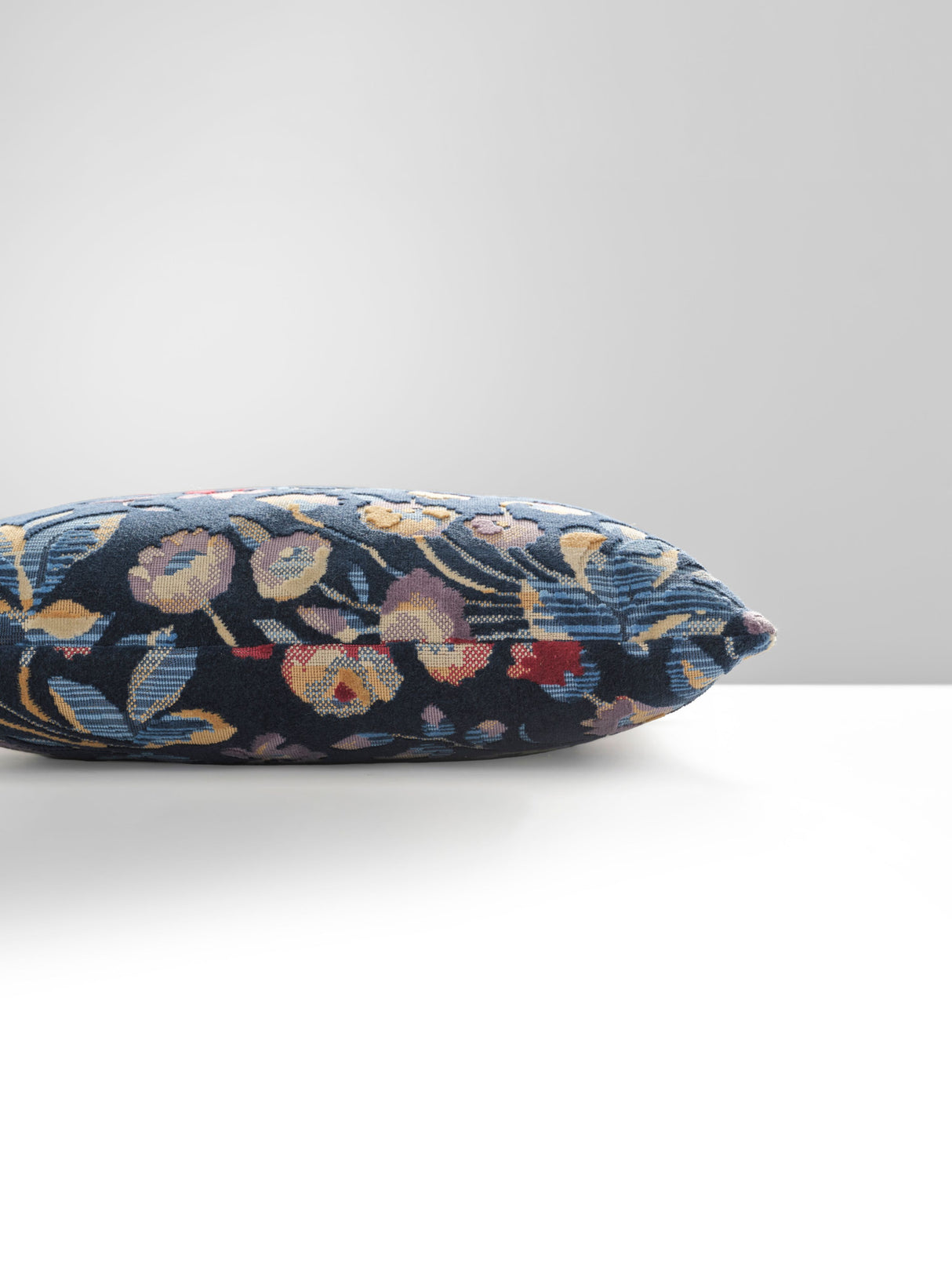 Scalamandre SC 0003SDDK27328 MILLEFLEUR VELVET PILLOW - Pill