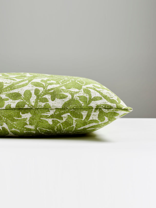 Scalamandre SC 0004BALIPILL BALI FLORAL OUTDOOR PILLOW - Pil